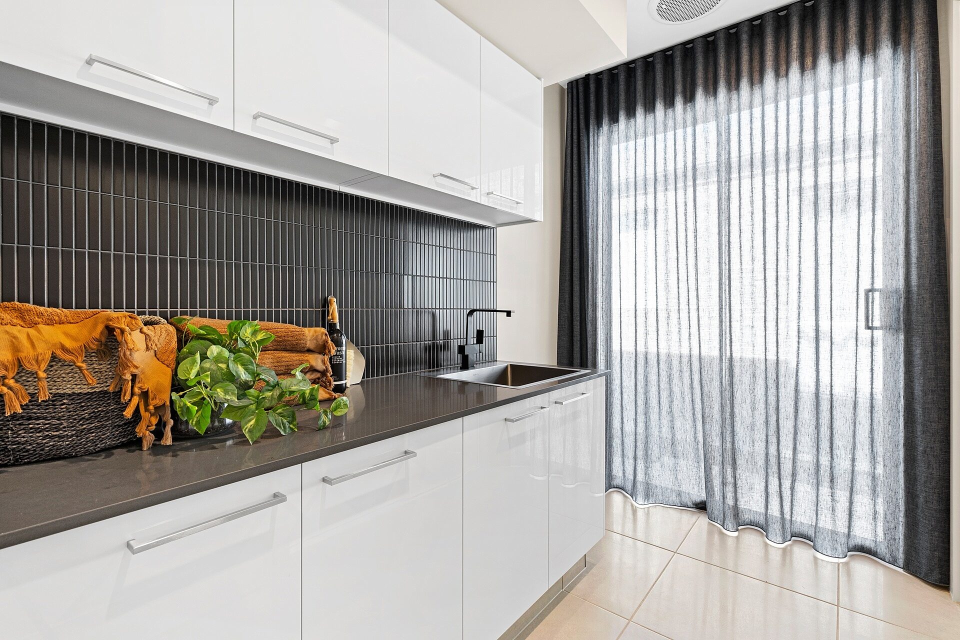 16 Perlino Boulevard Laundry