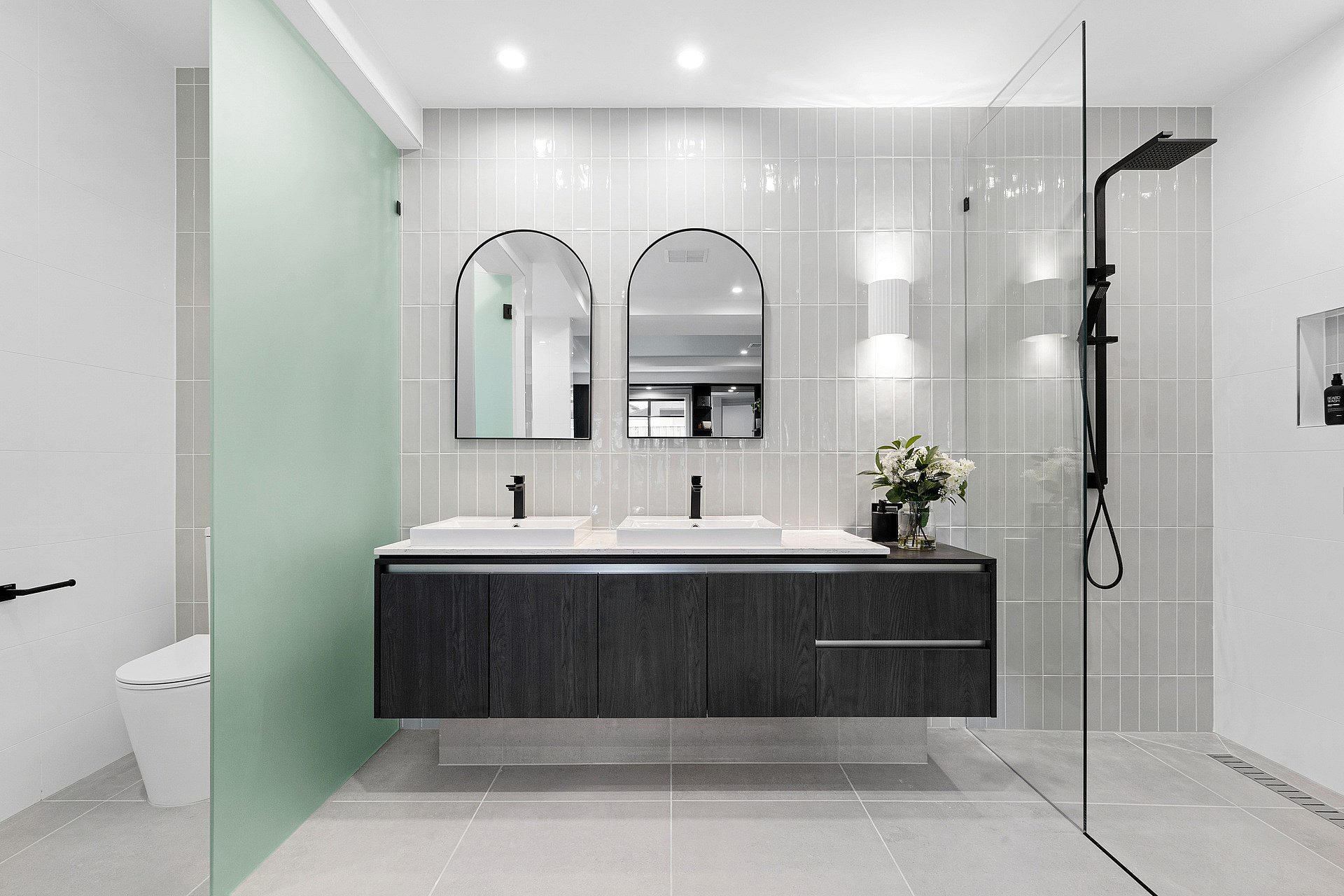 Ensuite The Chicago Clyde North