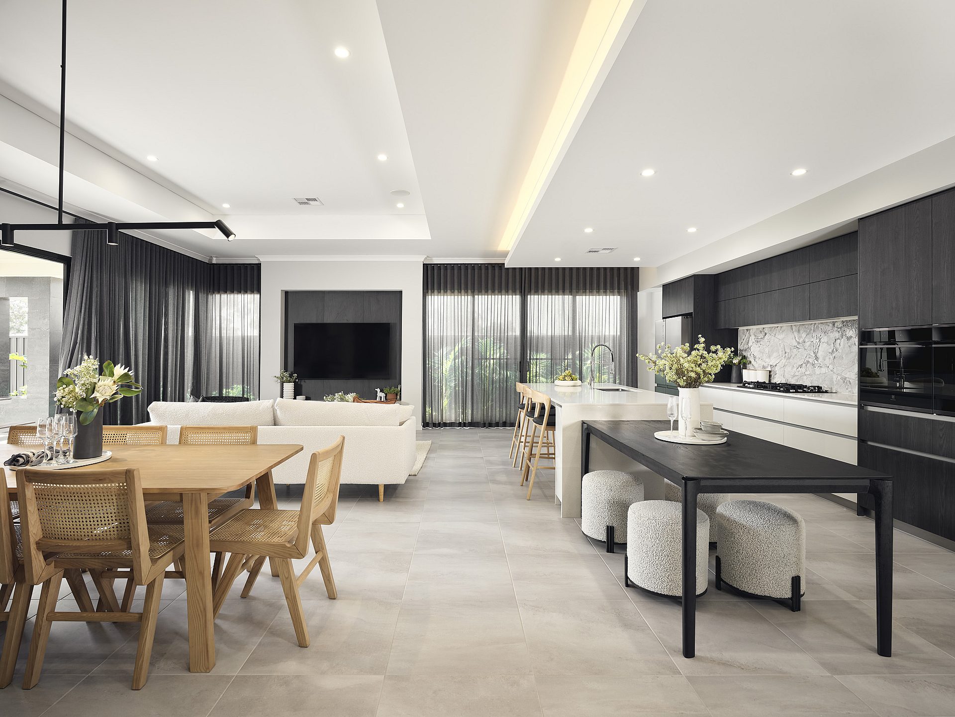 Cambridge Platinum Living Dining1